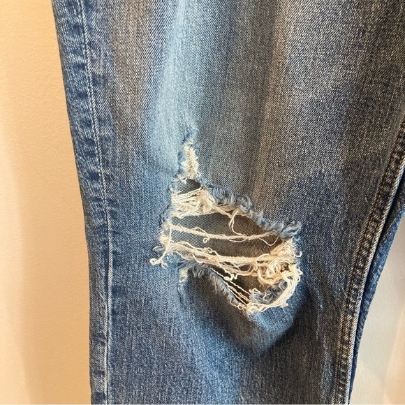 SILVER JEANS  Sz 16 x 28 Mom High Rise Style Torn Ripped Knee Mid-Wash Je… - Picture 3 of 11